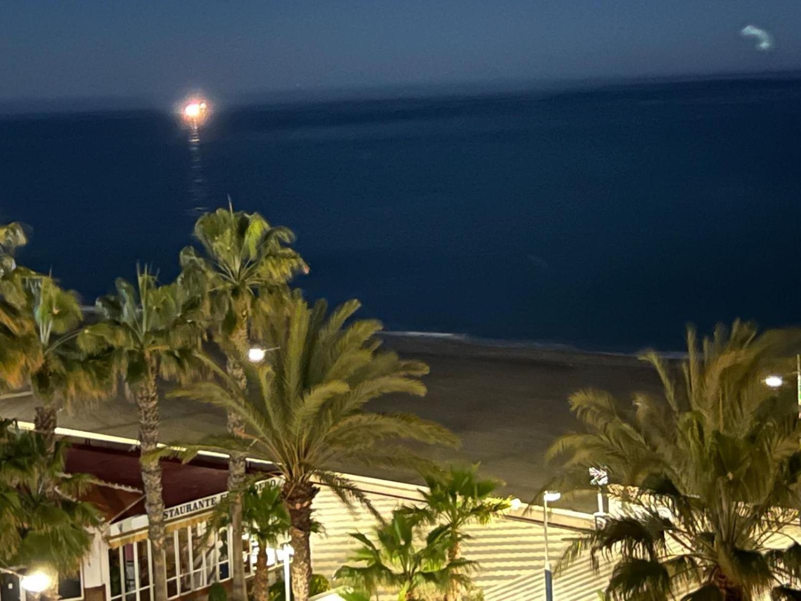 Estudio Mar En Calma, Primera Linea De Playa Con Vistas Al Mar Torrox Exteriör bild